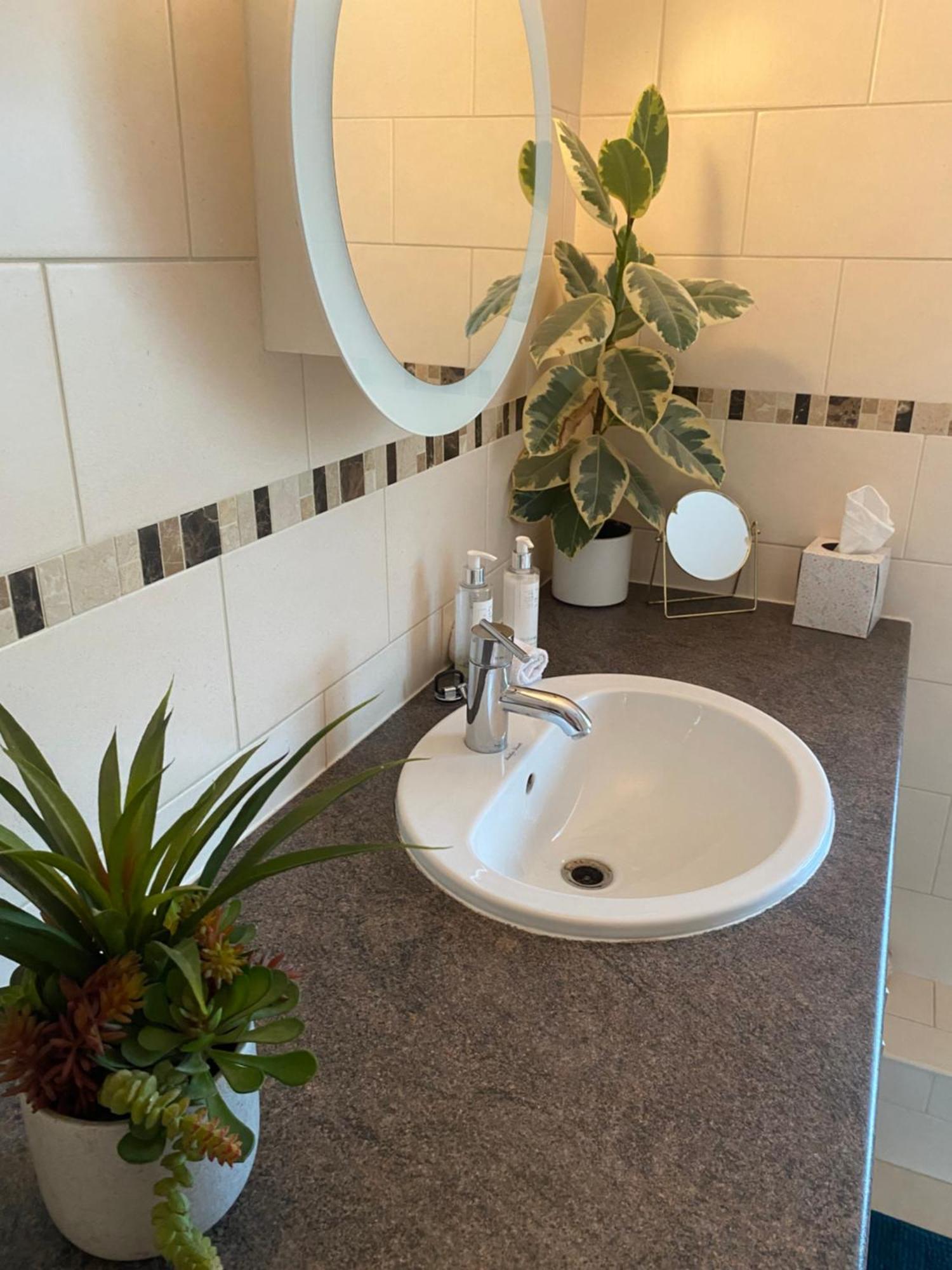 Beautiful Private Room With Kingsize Bed And Large Private En-Suite Peterborough Exteriör bild
