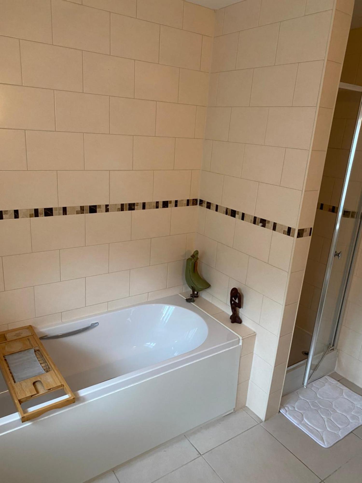 Beautiful Private Room With Kingsize Bed And Large Private En-Suite Peterborough Exteriör bild